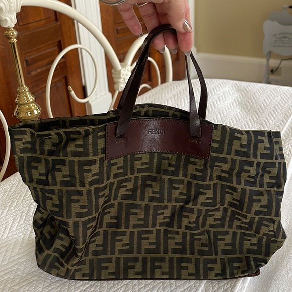 Fendi foldable Zucca pattern shopping tote. - Picture 10 of 10